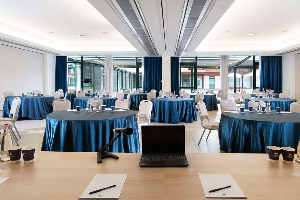 Doubletree By Hilton Milan Malpensa Solbiate Olona Facilidades foto