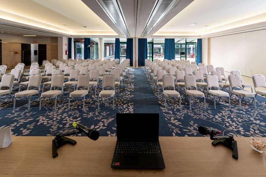 Doubletree By Hilton Milan Malpensa Solbiate Olona Facilidades foto