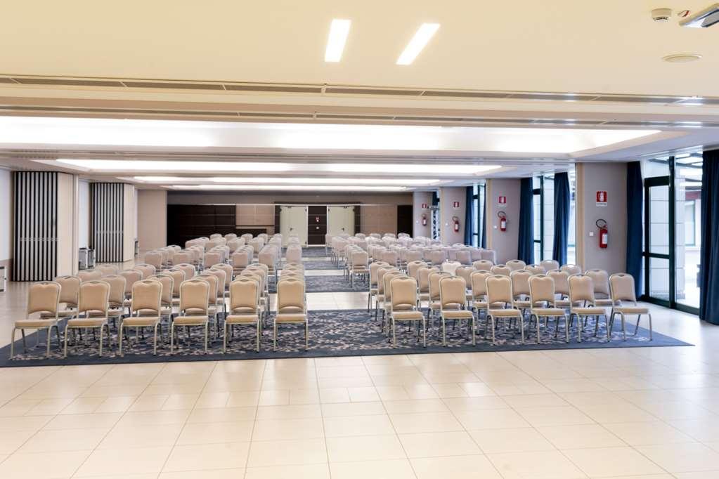 Doubletree By Hilton Milan Malpensa Solbiate Olona Facilidades foto
