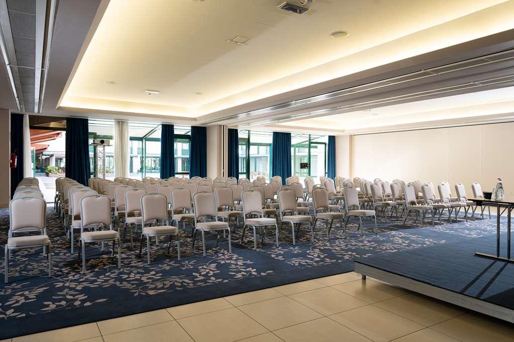 Doubletree By Hilton Milan Malpensa Solbiate Olona Facilidades foto