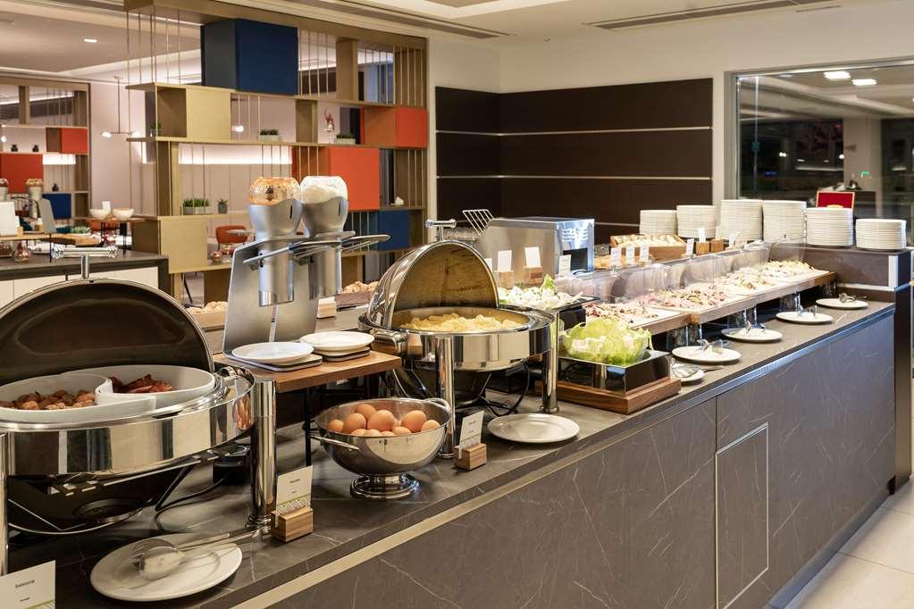 Doubletree By Hilton Milan Malpensa Solbiate Olona Restaurante foto