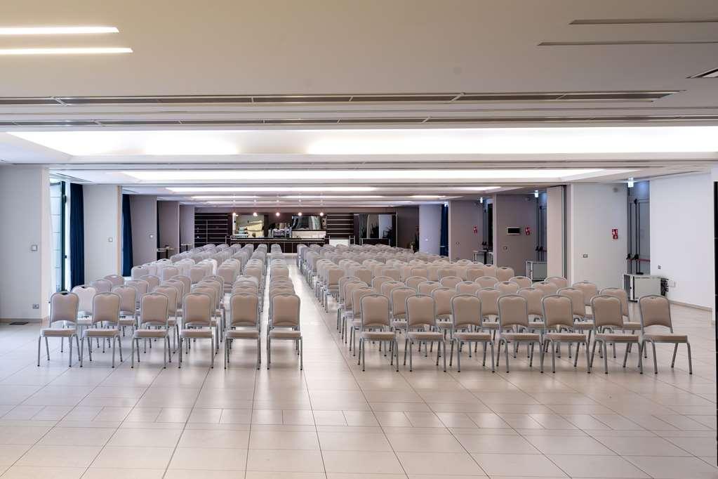 Doubletree By Hilton Milan Malpensa Solbiate Olona Facilidades foto