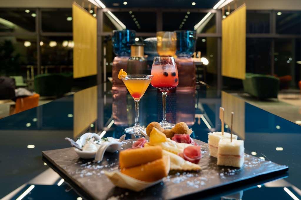 Doubletree By Hilton Milan Malpensa Solbiate Olona Restaurante foto
