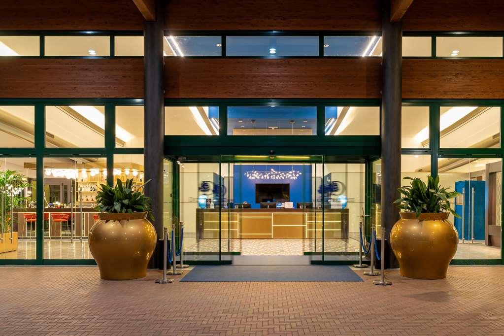 Doubletree By Hilton Milan Malpensa Solbiate Olona Exterior foto